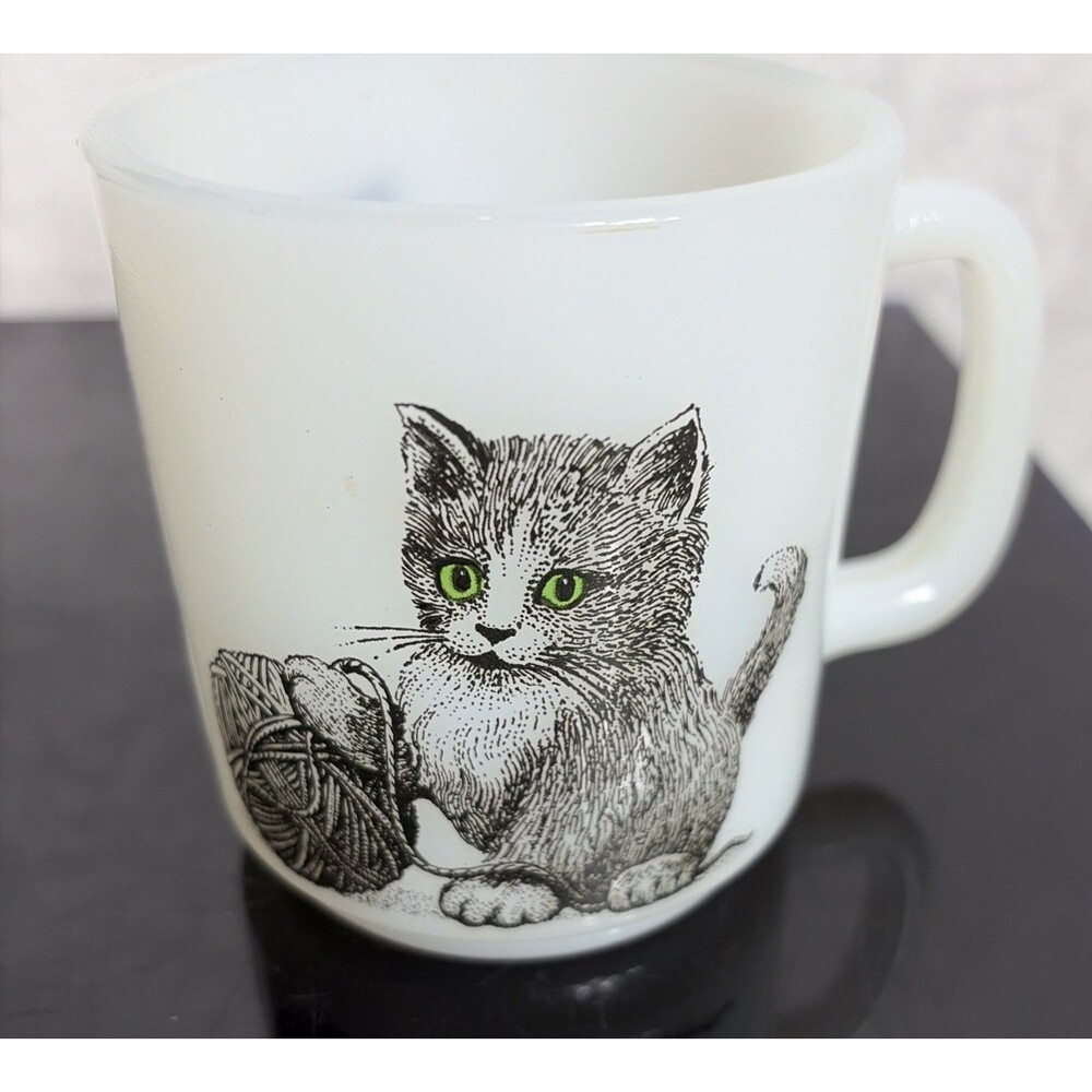 Vintage 1970s Glasbake USA Kitten with Ball of Yarn Coffee Tea Mug Cup - Picture 2 of 5